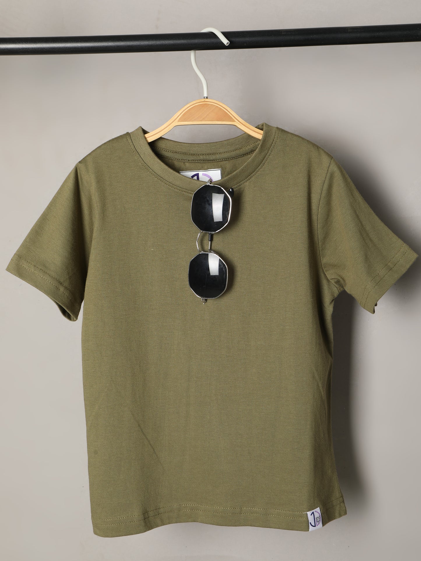 Boys Solid Regular fit Olive  T-Shirt